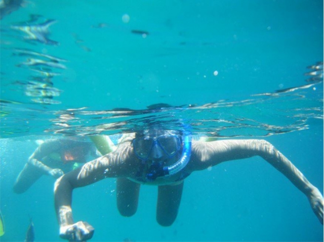 Asomando la cabeza bajo el mar